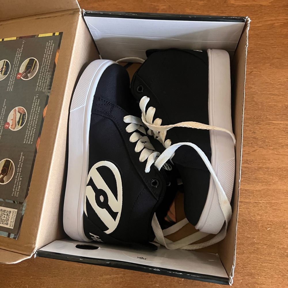 Heelys Black and White Wheeled Sneakers - Youth size 2